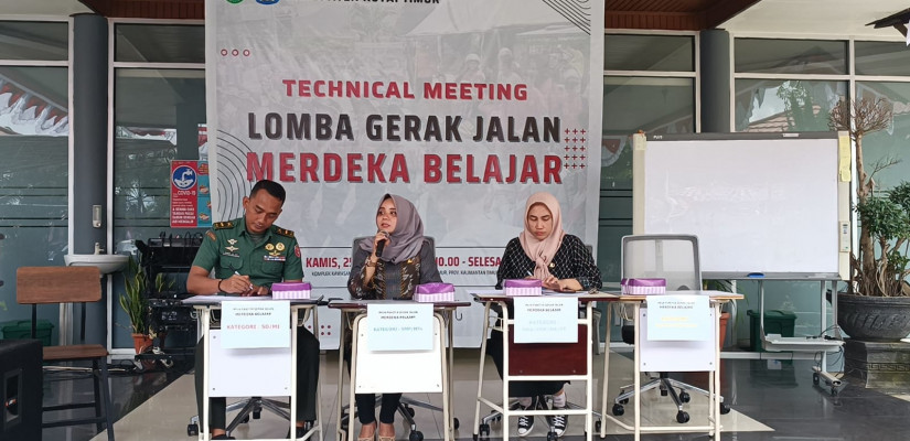 Technical meeting yang diikuti oleh perwakilan peserta di halaman kantor Dinas Pendidikan Kabupaten Kutai Timur (25/08/2022).