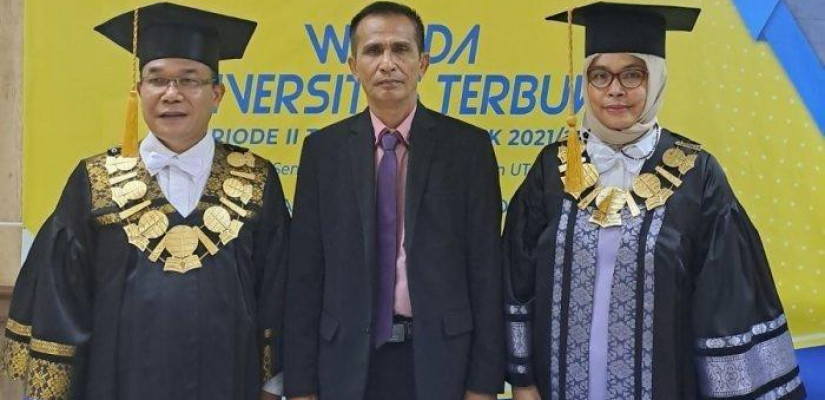 Ayah Brigadir Yosua atau Brigadir J, Samuel Hutabarat, menghadiri wisuda anaknya di Universitas Terbuka di Pamulang, Tangerang Selatan, Selasa (23/8/2022).