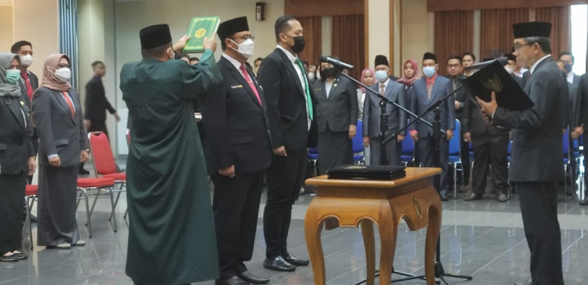 Bupati Kutim Ardiansyah Sulaiman pada Rabu (31/8/2022) kembali melantik 15 Pejabat Pimpinan Tinggi Pratama dan Pejabat Administrator di Lingkungan Pemkab Kutim.