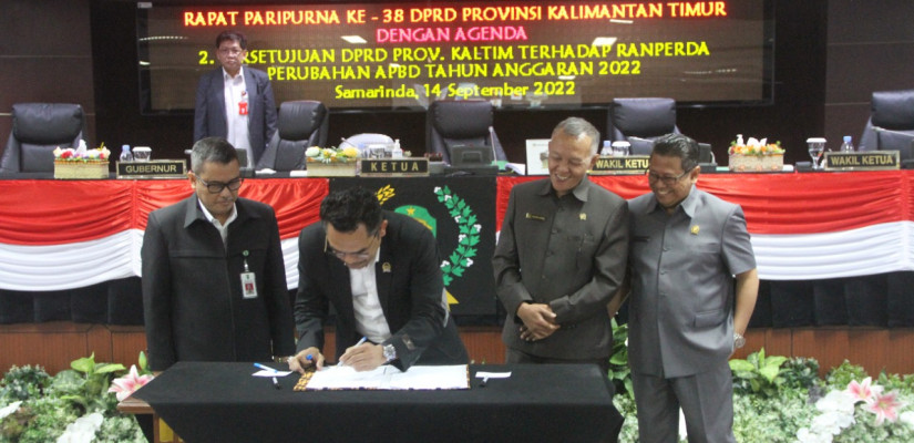 Rapat Paripurna ke-38 DPRD Provinsi Kaltim dengan agenda Penyampaian laporan akhir badan anggaran DPRD Provinsi Kalimantan Timur.