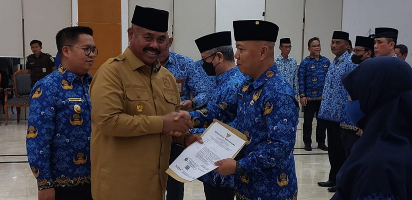 Bupati Kukar, Edi Damansyah mengucapkan selamat kepada para pejabat yang telah menduduki jabatan baru di lingkungan Pemkab Kukar.