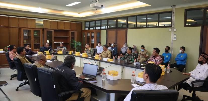 Rapat Dengar Pendapat (RDP) bersama stakeholder terkait dan sejumlah warga Desa Sumber Sari, Kecamatan Loa Kulu, pada Senin (24/10/2022).