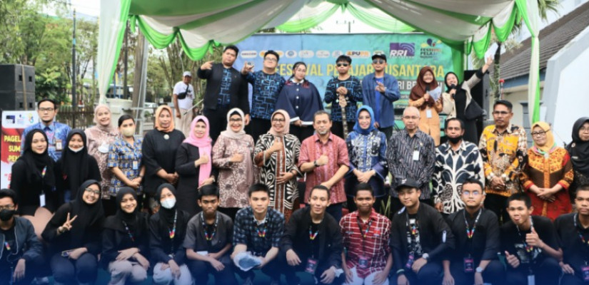 Wakil Gubernur Kalimantan Timur, Hadi Mulyadi, dalam sambutan sekaligus menutup kegiatan tersebut menyampaikan ucapan terima kasih kepada RRI yang telah mengadakan acara luar biasa.