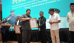 Bupati Kutim Ardiansyah Sulaiman Terima Penghargaan P4GN dari BNN RI