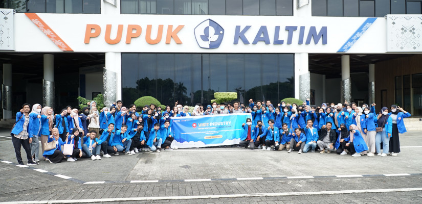 Puluhan mahasiswa program studi Teknik Informatika Sekolah Tinggi Teknologi (STITEK) Bontang, timba pengetahuan di PT Pupuk Kalimantan Timur (Pupuk Kaltim) melalui kunjungan industri ke perusahaan.