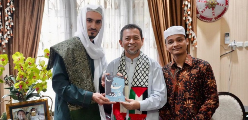 Wakil Gubernur Kalimantan Timur, Hadi Mulyadi (tengah).