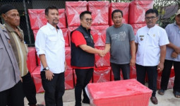Pemkab Kukar Berikan Bantuan Tandon dan Cool Box Untuk Warga Sangasanga