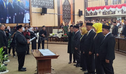 Ketua DPRD Kukar Lantik Pengganti Antar Waktu Lima Anggota Baru