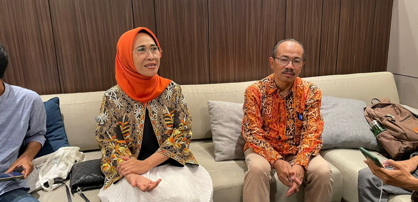 Hetifah Sjaifudian, Wakil Ketua Komisi X DPR RI dan Halimi Hadibrata, Kepala Kantor Bahasa Kaltim.