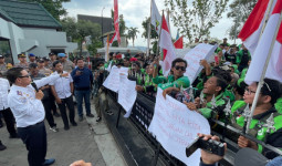 Demo Ojol di Kantor Gubernur Kaltim, Minta Penyamarataan Harga Antar Aplikator