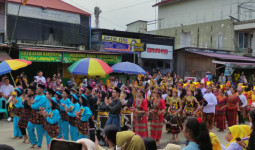 Festival Melayu Gemeoh Siam Ultima di Melak Menarik Wisatawan Asing