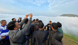 Pj Gubernur Akmal Malik Kagumi Keindahan Objek Wisata Gunung Embun di Paser