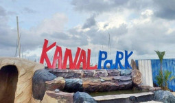Menikmati Air Terjun dari “Karst Mangkalihat” di Kanal Park Sangatta