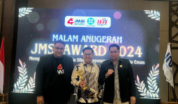Wabup Kukar Raih Anugrah Tokoh Peduli UMKM Pada JMSI Award 2024