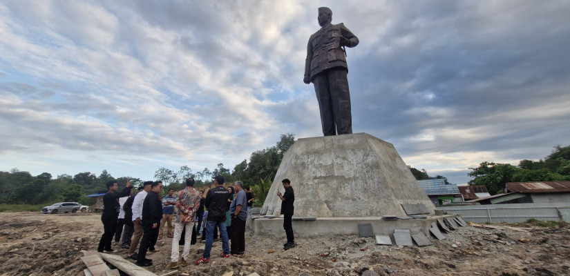 Wabup Kukar Tinjau Lokasi Pembangunan Patung Bung Karno di Sangasanga