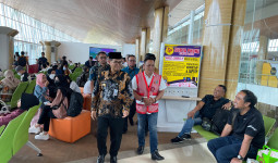 Akmal Malik Tinjau Mudik di Bandara APT Pranoto, Usulkan Penambahan Penerbangan di 3 Rute Ini