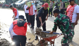 Bupati Kukar Turun ke Jalan Gotong Royong Bersihkan Jalur Dua Tenggarong-Samarinda