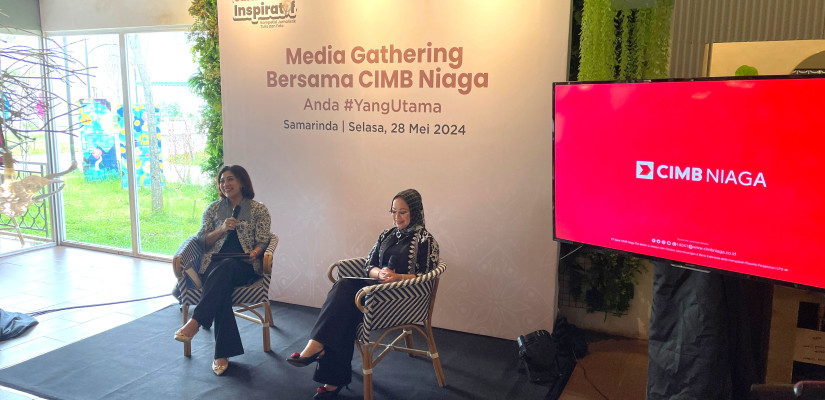 Head of Region Jakarta A dan Kalimantan CIMB Niaga Evita Barliana didampingi Branch Area Manager Kalimantan 1 CIMB Niaga Henny Susetyorini, saat hadir di media gathering di Samarinda. (Selasar.co/yoghy)