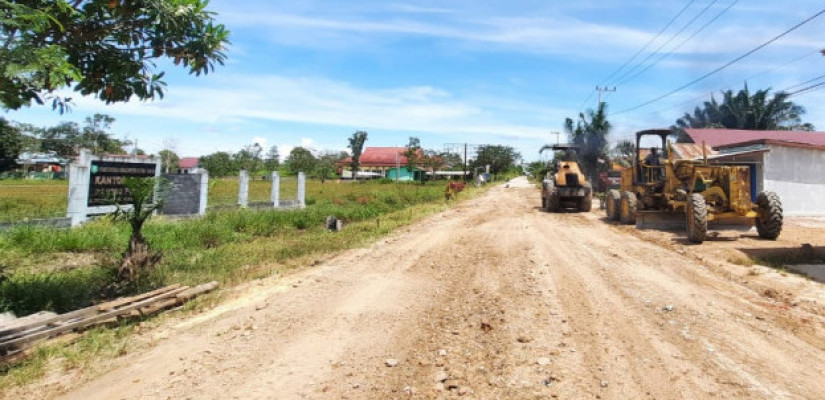 Pengerjaan jalan Rantau Pulung-Sangatta.