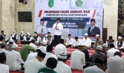 Pesan Bupati Edi Kepada Rombongan Calon Jemaah Haji Asal Kukar