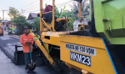 Dinas PUPR Kutim Perbaiki Aspal Jalan Margo Santoso