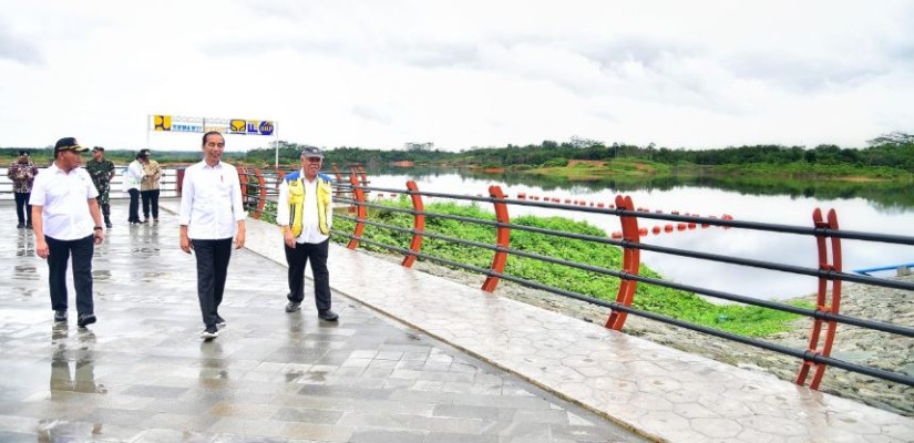 Presiden Joko Widodo meresmikan Bendungan Sepaku Semoi, yang terletak di Kabupaten Penajam Paser Utara, Provinsi Kalimantan Timur, pada Selasa, 4 Juni 2024. Foto: BPMI Setpres/Vico