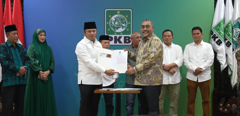 Penyerahan surat rekomendasi dari PKB ke Rudi Mas'ud. (IST)