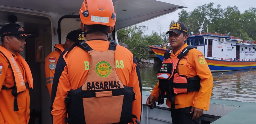 Peroses pencarian penumpang speadboat yang hilang di teluk Balikpapan. (IST)