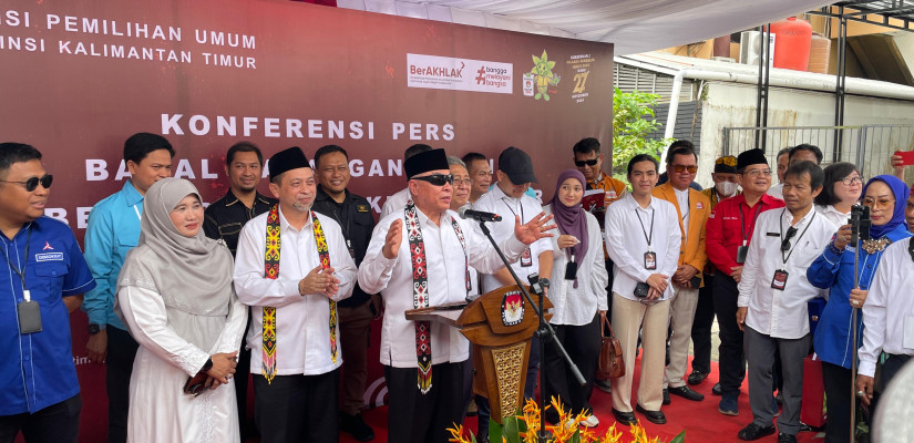 Konferensi Pers Isran-Hadi didampingi partai pengusung dan tim sukses. (selasar/yoghy)