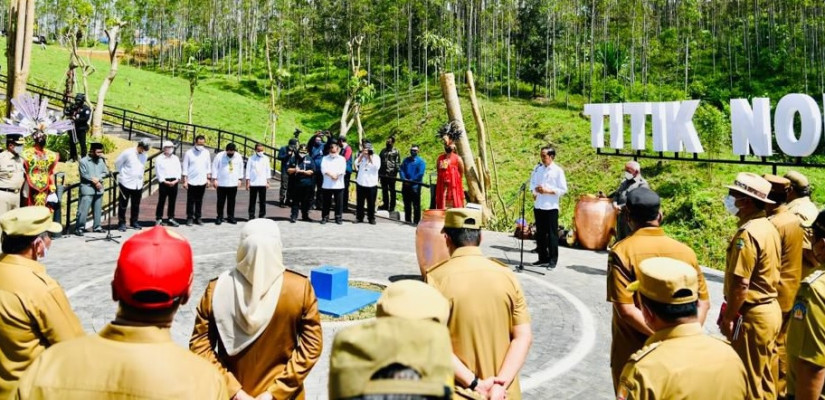 Prosesi Penyatuan Tanah dan Air Nusantara, di Titik Nol IKN, Senin (14/03/2022). (Foto: BPMI Setpres/Laily Rachev)