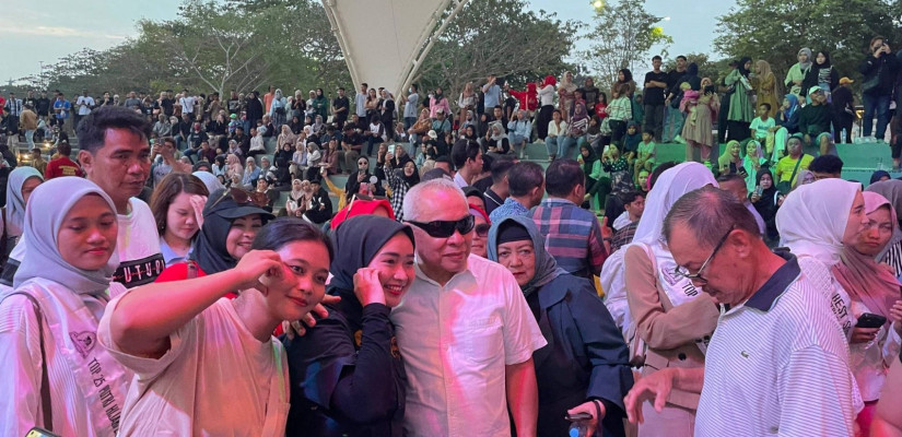 Ke Teras Samarinda, Isran Noor Apresiasi Andi Harun dan Diserbu Warga Untuk Foto Bareng