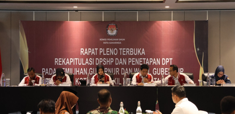 Rapat Pleno Terbuka Rekapitulasi Daftar Pemilih Sementara (DPS) hasil perbaikan dan penetapan Daftar Pemilih Tetap (DPT). (Foto: Media Center KPU Kaltim)