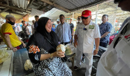 Isran Blusukan ke Pasar Pandan Sari Balikpapan, Pedagang Keluhkan Pasar Sepi