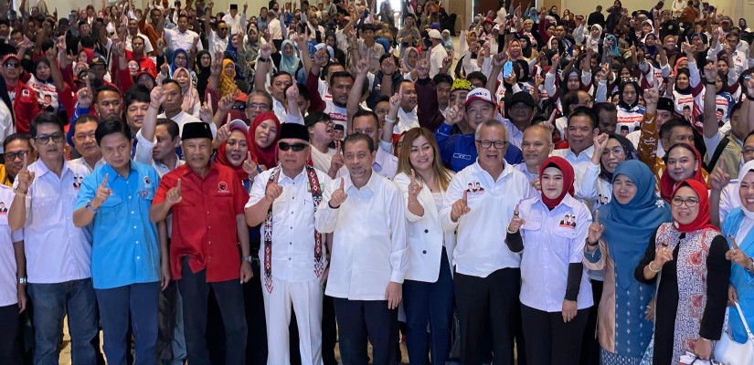 Isran noor dan Hadi Mulyadi usai Pengukuhan Tim Koalisi Partai Pemenangan dan Relawan Isran-Hadi Tingkat Kota Samarinda. (selasar/yoghy)