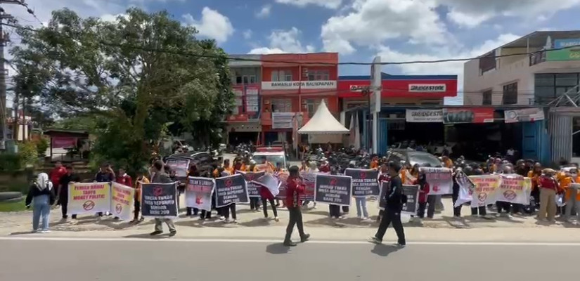 Ratusan Mahasiswa Balikpapan Long March Bentuk Penolakan Politik Uang