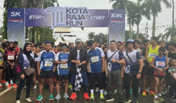 Sekkab Kukar Sunggono Lepas Peserta Kota Raja Run 2024