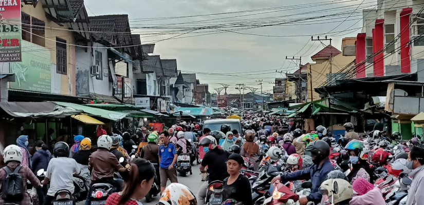 Suasana jual beli di pasar segiri Samarinda. (IST)