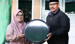 Bupati Edi Damansyah Serahkan Bantuan Alat Hadrah Kepada Majelis