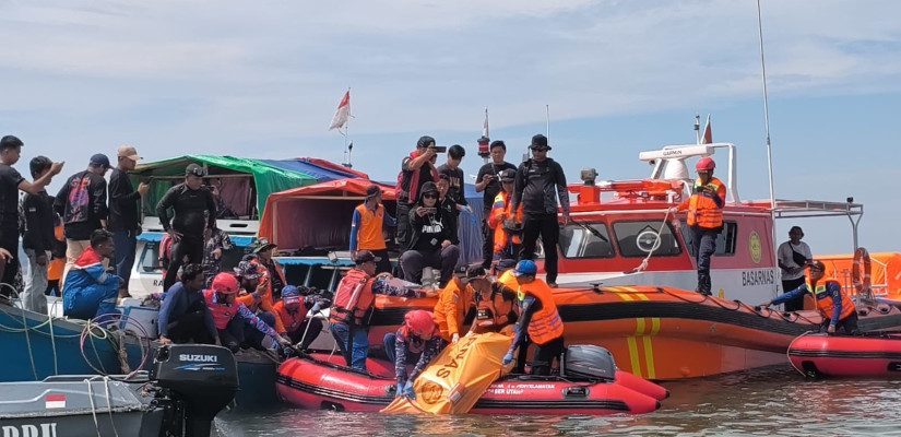Tim SAR Temukan Korban ke dua Kapal Feri Korban Kapal Feri Tenggelam di Perairan Teluk Balikpapan. Foto: Selasar/Ist