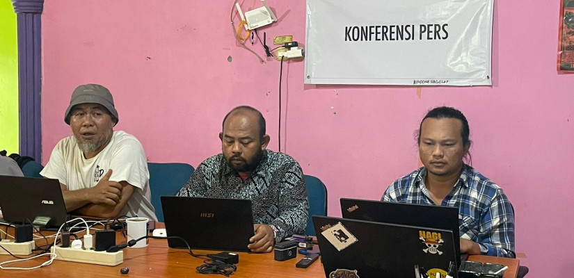 Konfensi Pers soal persidangan kasus dugaan pengancaman dan penyerobotan lahan yang melibatkan warga Desa Telemow, Kecamatan Sepaku, Kabupaten Penajam Paser Utara. Foto: Selasar/Boy