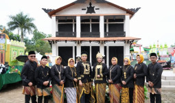 Kafilah Kukar Tampil Mengagumkan dalam Pawai Ta'aruf MTQ ke-45 Tingkat Provinsi Kaltim
