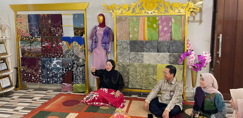 Modal Gadaikan Cincin Kawin, Putri Kini Punya Omzet Ratusan Juta dari Batik Cinta
