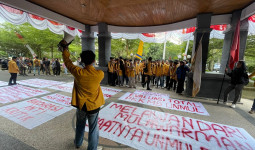 Mahasiswa Unmul Demo, Tak Terima Rektorat Minta Maaf kepada Wagub soal Aksi Balik Badan
