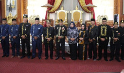 Bupati Aulia Hadiri Pengukuhan Pemangku Adat Wilayah Kutim