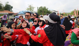 Ratusan Warga Ikuti Senam Zumba Bersama Bupati Kukar