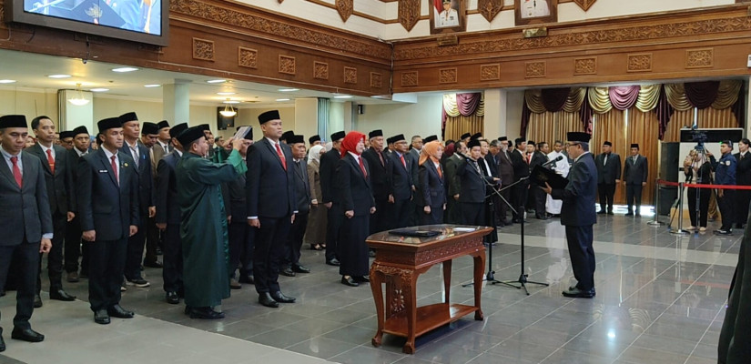 Pelantikan 164 ASN di lingkungan Pemkab Kutim. (foto: selasar/bonar)