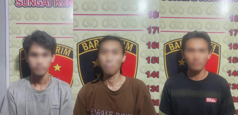Ketiga terduga pelaku usai diamankan polisi. (foto: selasar/ humas polresta samarinda)