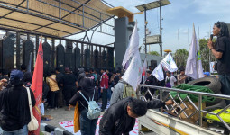 Demo DPRD Kaltim!! Aliansi GERAM Tolak Wacana Perubahan Regulasi Pilkada yang Dinilai Lemahkan Demokrasi