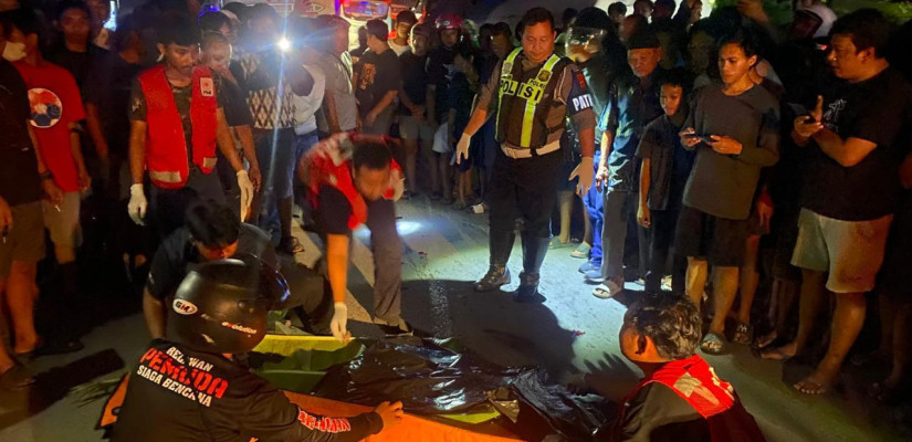 TKP kecelakaan lalulintas di Jalan Yos Sudarso IV, Road 9, Sangatta Utara. (foto: Selasar/bonar)