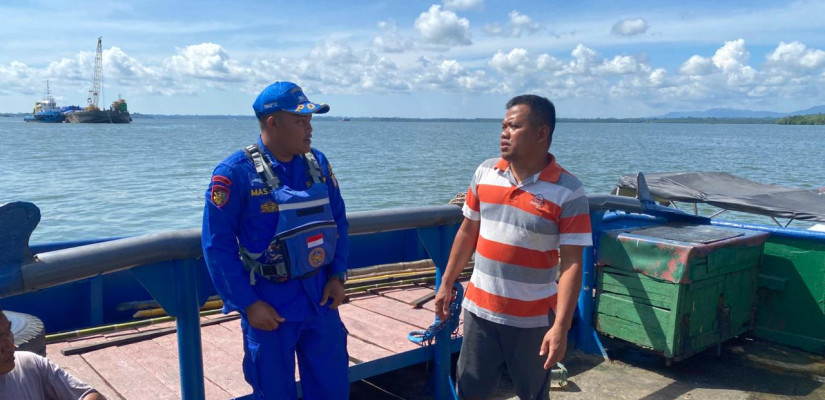 Sosialisasi Polairud ke nelayan Sangkuliran. (foto: selasar/bonar)